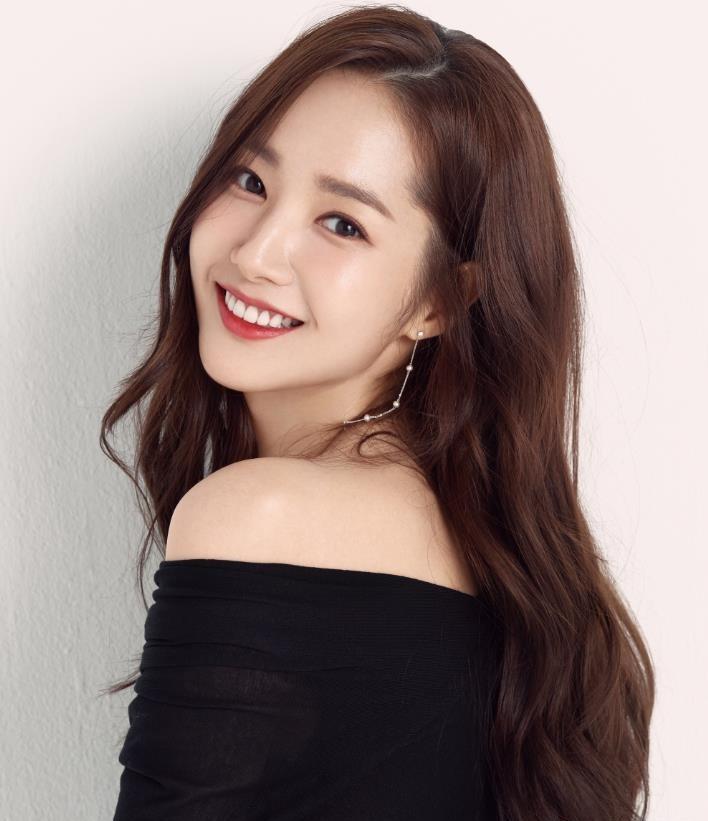 韩剧整容女明星_朴敏英整容史_朴敏英财阀男友