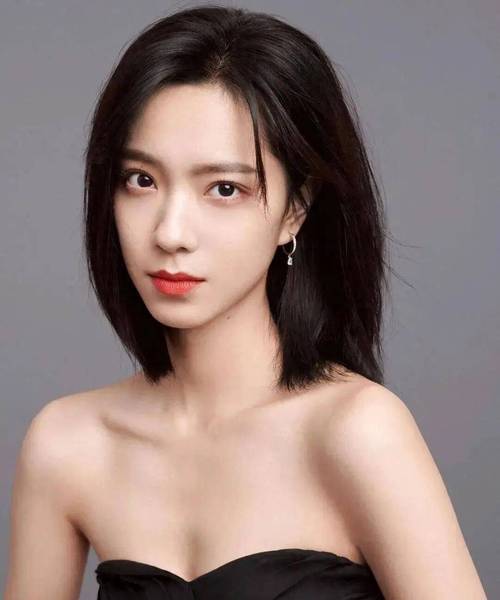 娱乐圈年轻高个美女新人演技受关注，春节档电影观众口碑曝光