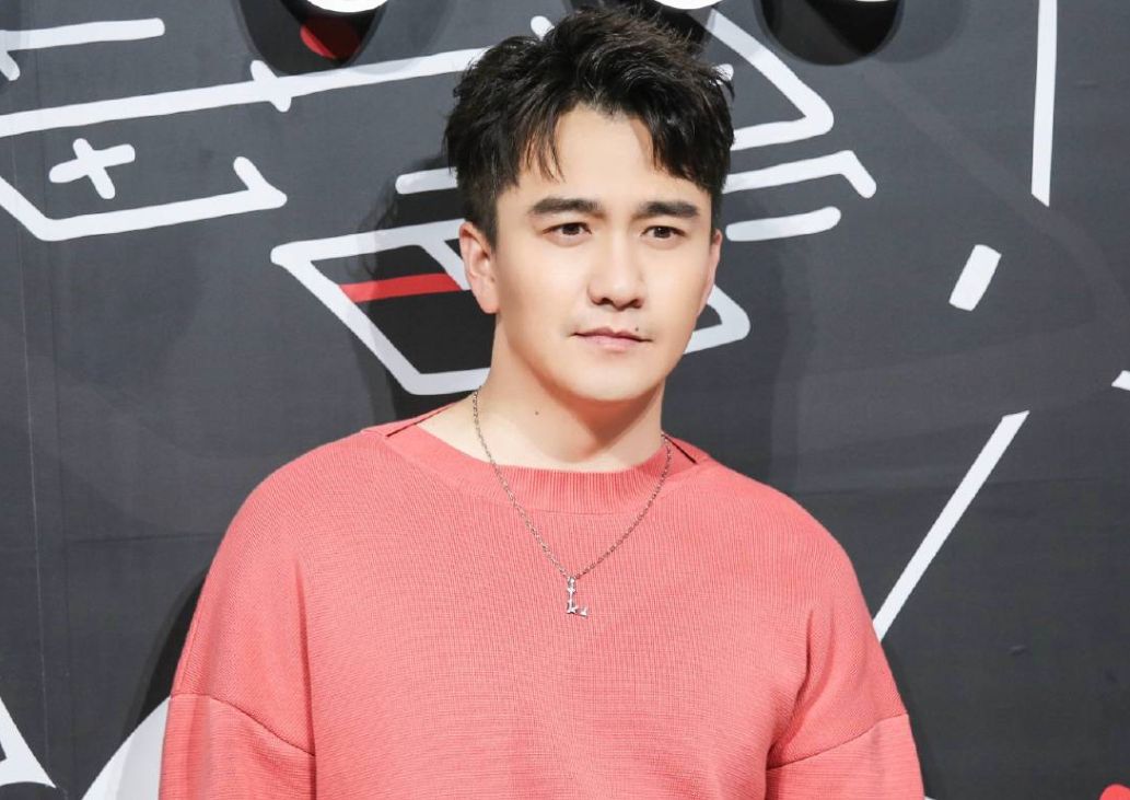 韩雪萨顶顶假唱门_明星假唱事件_女明星做假