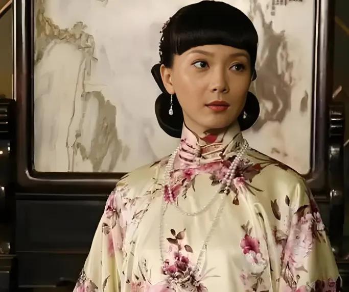 年轻时长得一般的女星_年过40越来越有韵味的女星_长发的女明星