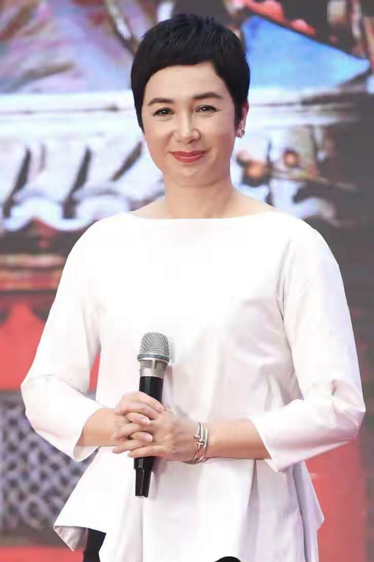 短发显老雷区_女明星 发型_中老年女性扎发造型