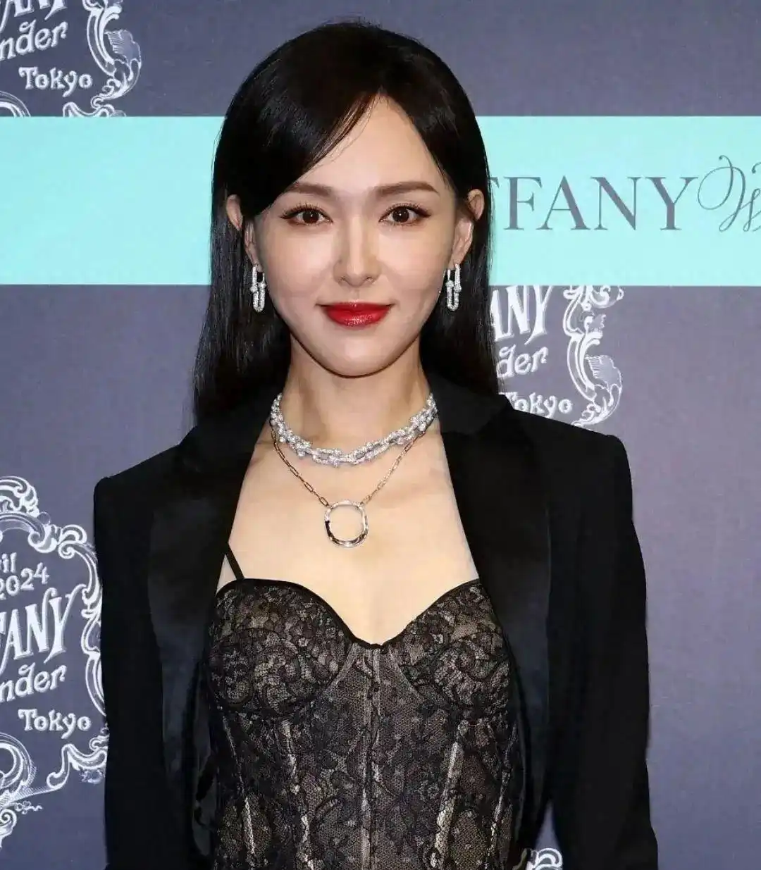 揭秘娱乐圈：百万博主带你走进明星的真实世界